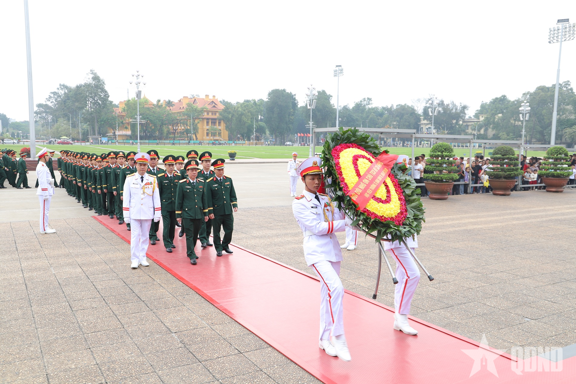 Trường Sĩ quan Chính trị báo công dâng Bác